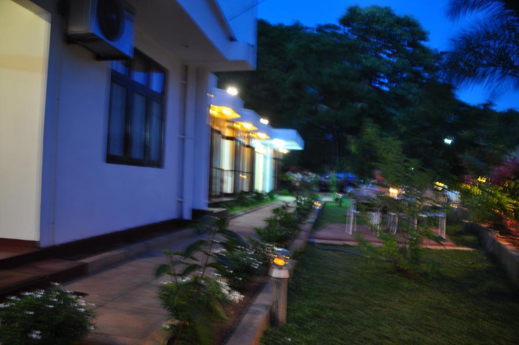 Melbourne Tourist Rest Hotel Anuradhapura Buitenkant foto