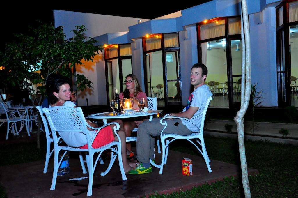 Melbourne Tourist Rest Hotel Anuradhapura Buitenkant foto